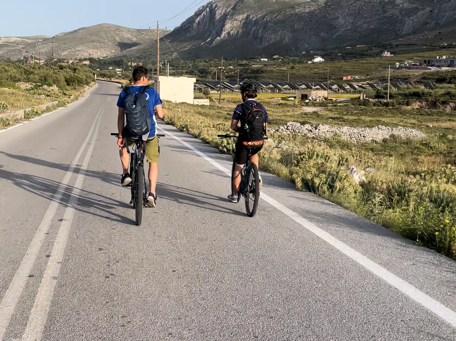 Menschen auf Fahrrädern von Dodekanes Bikes 