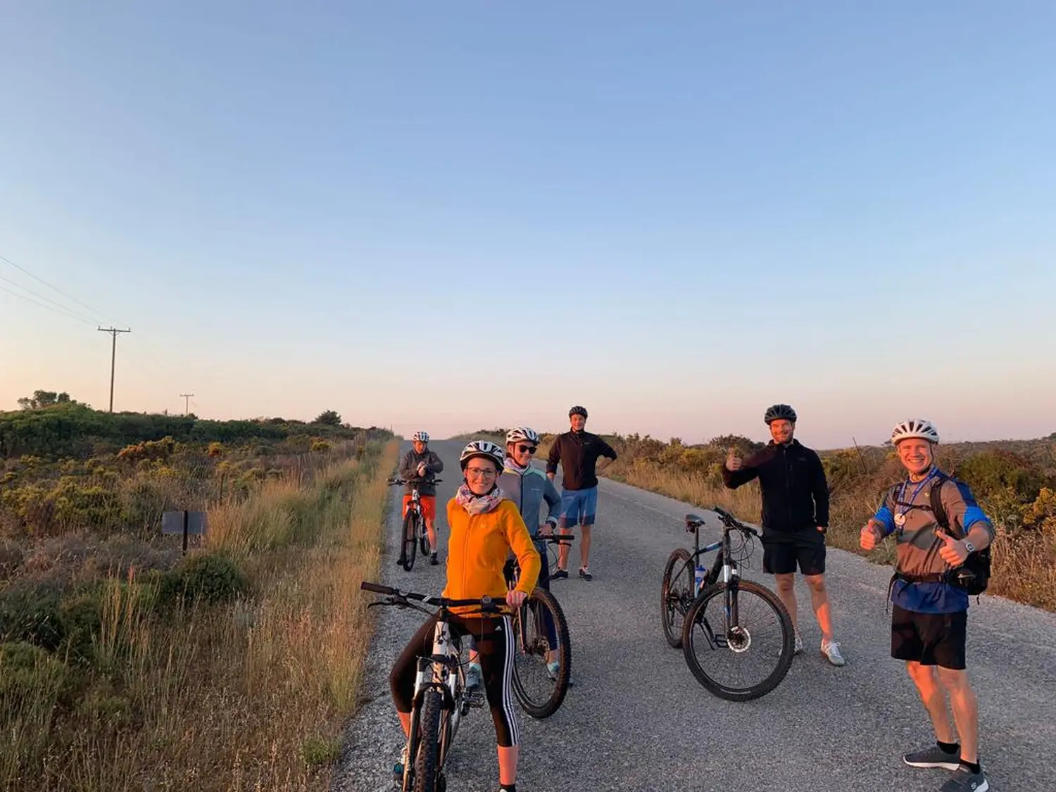 Menschen auf Fahrrädern von Dodekanes Bikes 