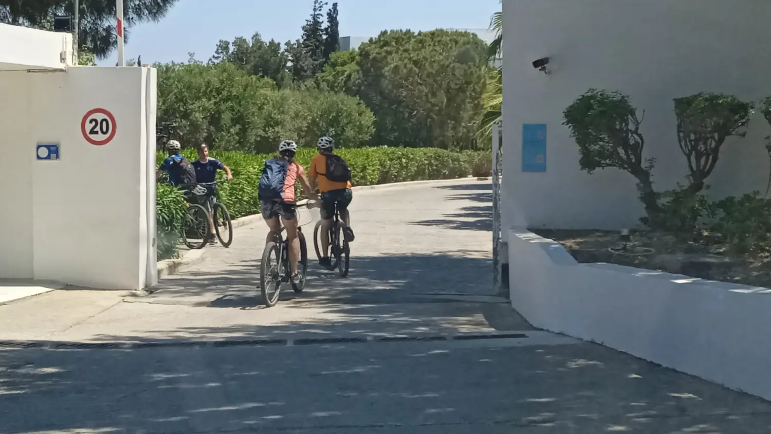 Menschen auf Fahrrädern von Dodekanes Bikes 