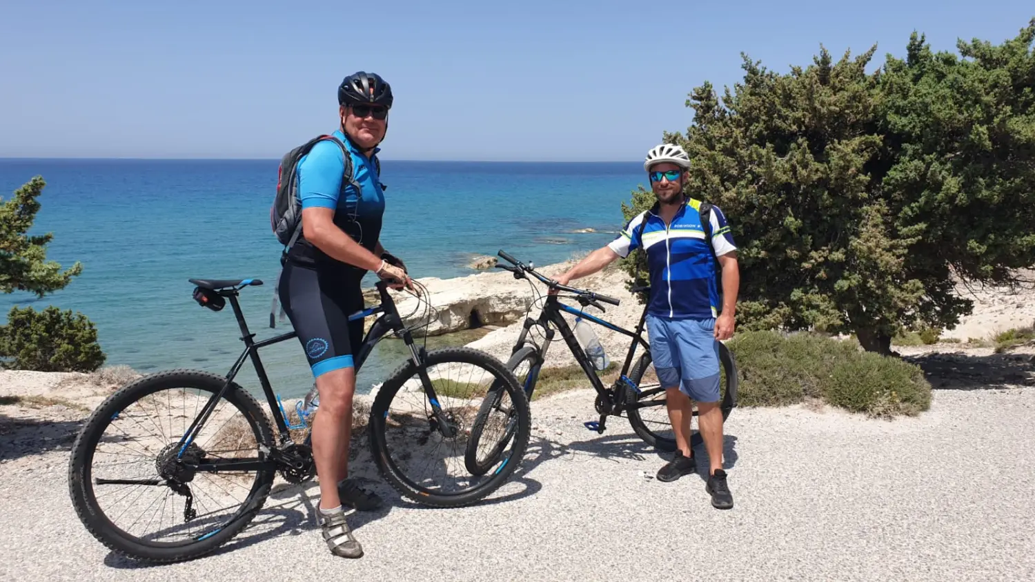 Menschen auf Fahrrädern von Dodekanes Bikes 