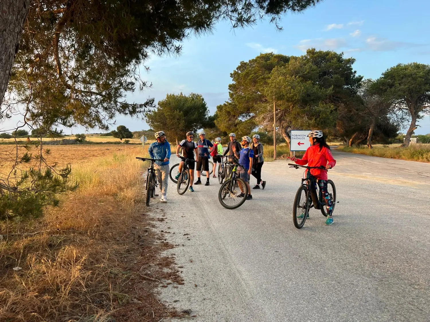 Menschen auf Fahrrädern von Dodekanes Bikes 