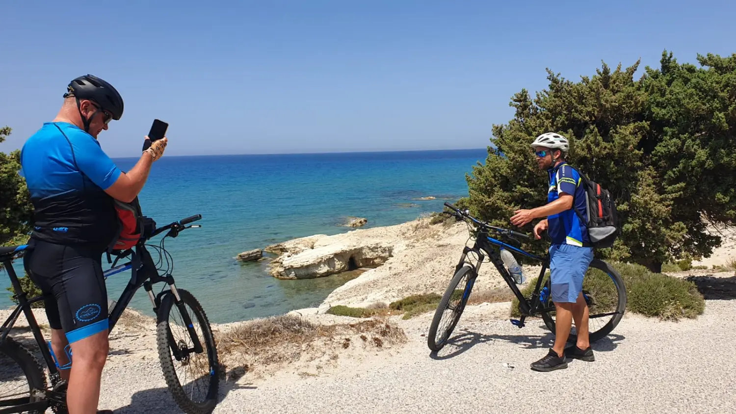 Menschen auf Fahrrädern von Dodekanes Bikes 