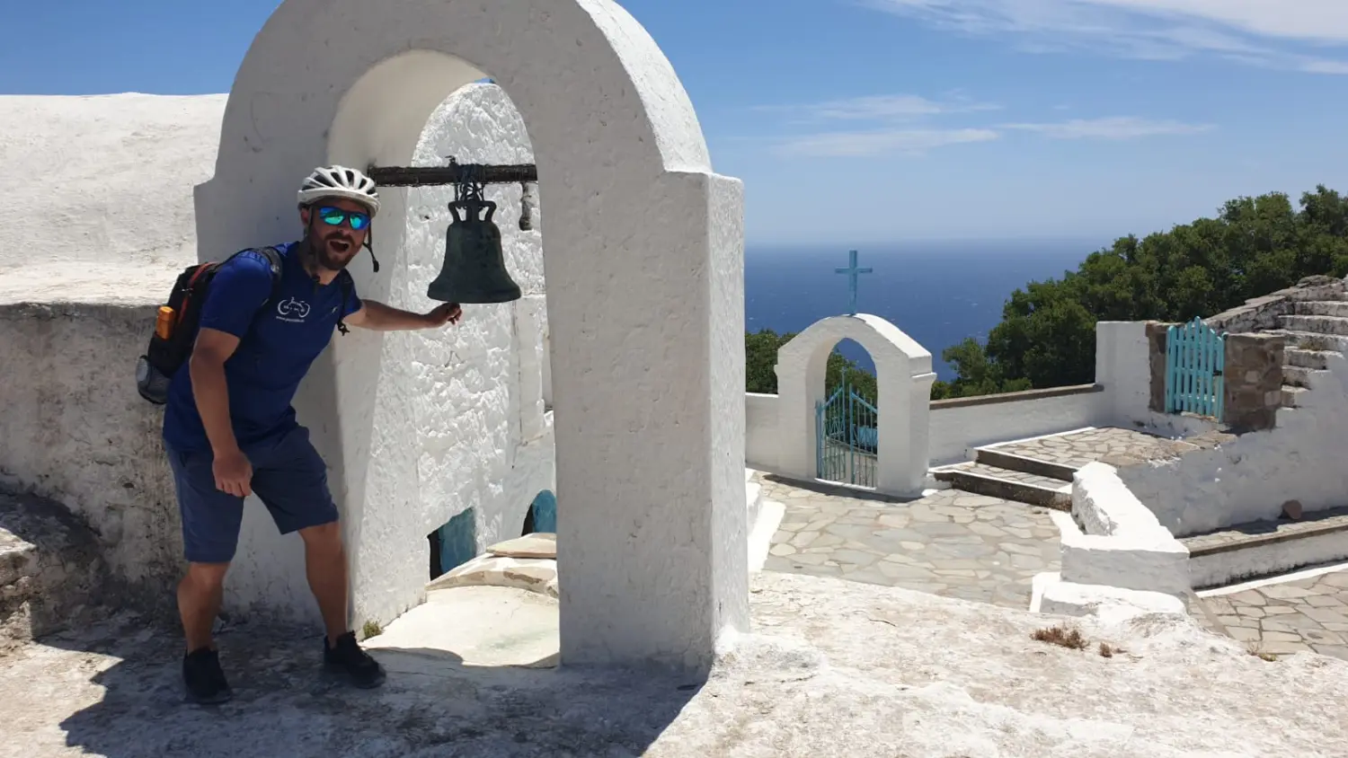 Weiße Tore von Dodekanes Bikes 