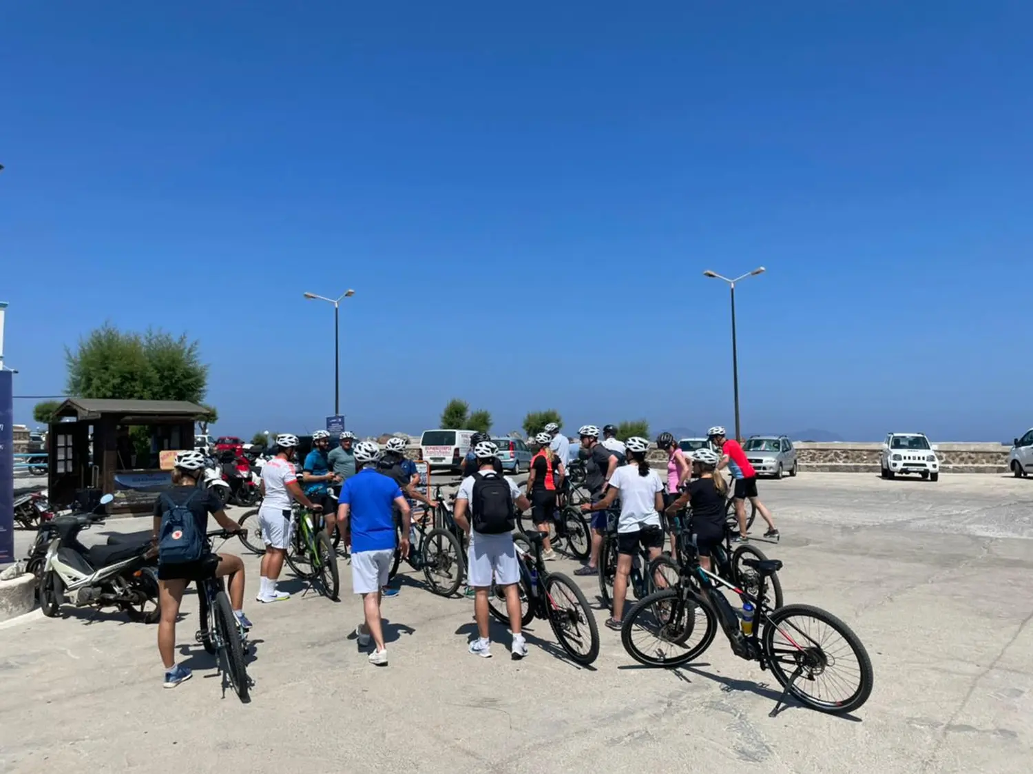 Menschen auf Fahrrädern von Dodekanes Bikes 