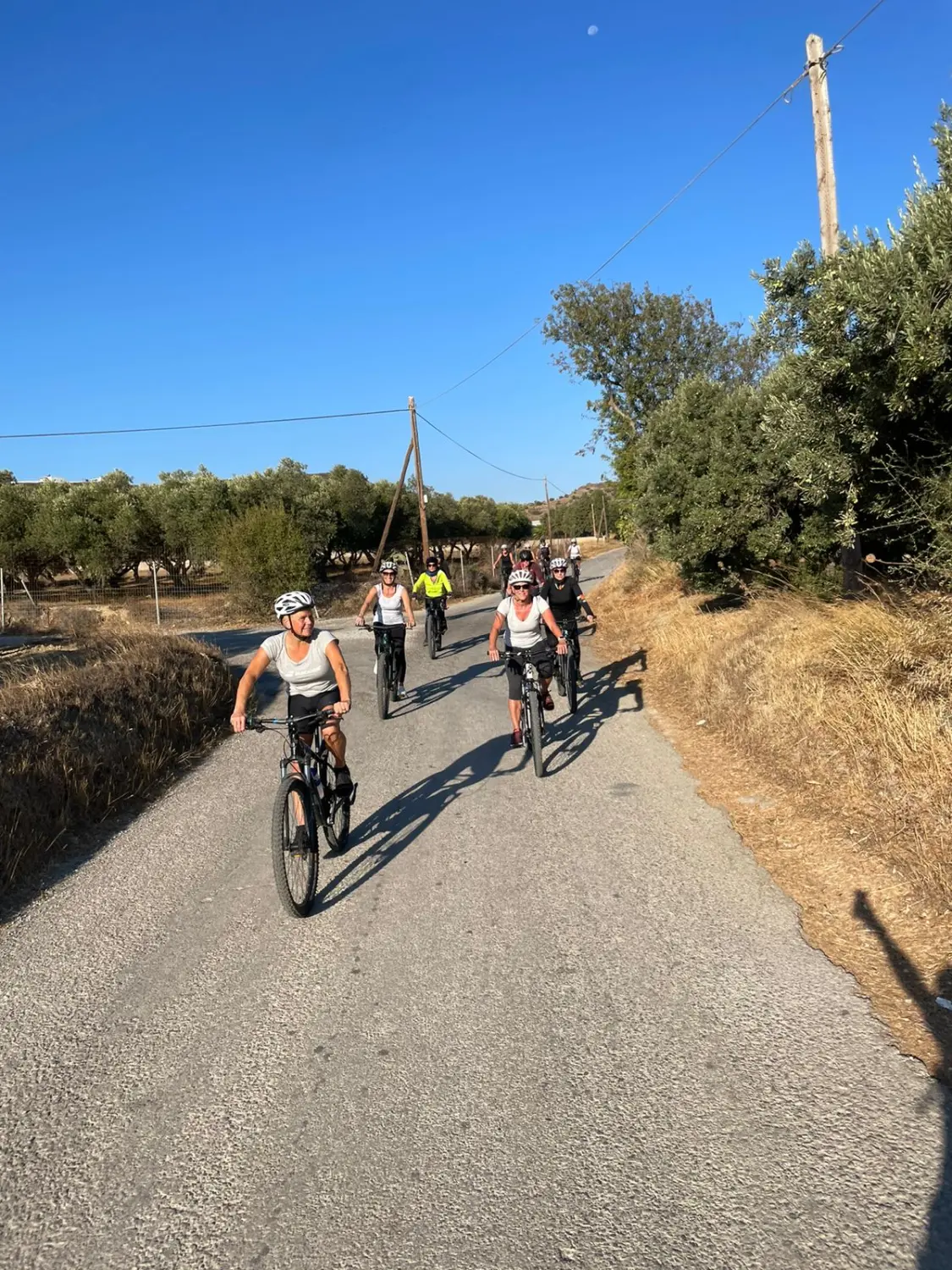 Menschen auf Fahrrädern von Dodekanes Bikes 